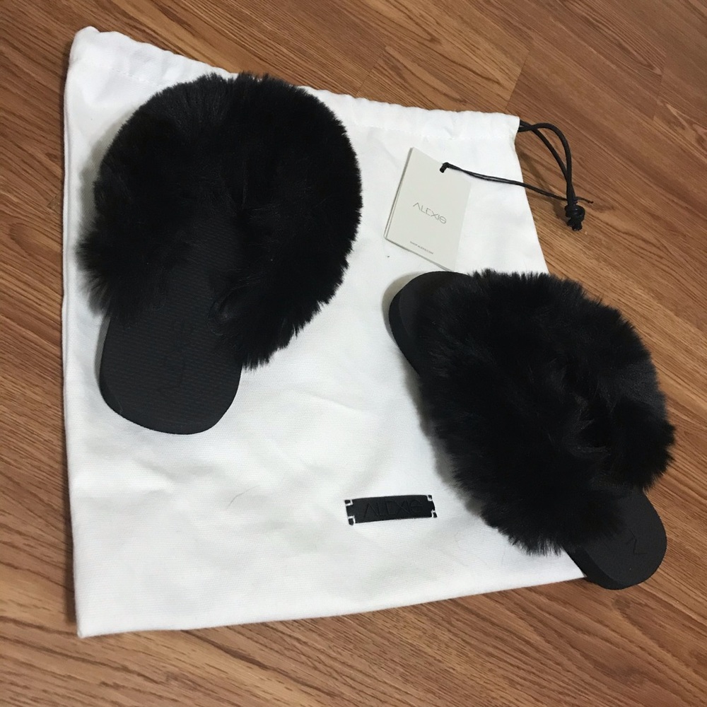 NWT Alexis Fur Thong Sandals Sz. 35/36